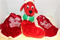 SELECTION OF DOG OUTFITS & CLIFFORD STOCKING