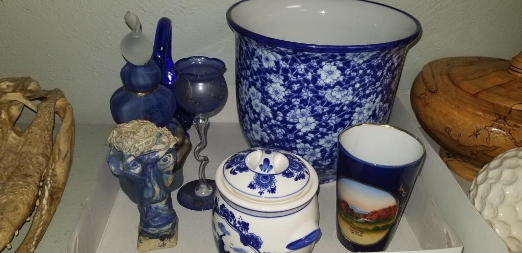 Wednesday Night Antique & Collectible Auction