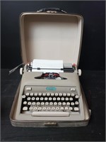 Royal Heritage Typewriter With Fashion Case