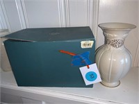 LENOX VASE WITH BOX