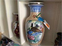 BEAUTIFUL PAINTED ASIAN PORCELAIN VASE TALL