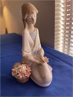 L - Lladro Flower Song #7607 Figurine