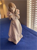 L -  Lladro Spring Bouquets #7603 Figurine