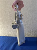 L - Lladro Dressmaker #4700 Figurine