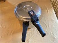 10"D Innova Pressure Cooker, Model 14110