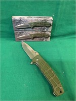 2 Green pocket knifes