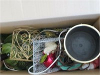 BOX OF ASSORTED CHRISTMAS DECOR