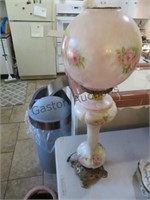 TABLE LAMP WITH DECORATIVE ROSE GLASS GLOBES
