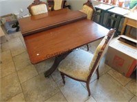 DINETTE TABLE WITH 3 LEAVES AND 3 CARVED