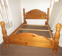 Solid Wood Queen Bed Frame. (FRAME & RAILS ONLY)