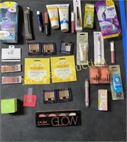 GROUP LOT OF (30) BEAUTY AIDES