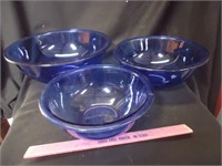Set of 3 Blue Pyrex Mixing Bowls