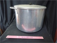 Large Aluminum Lidded Stock Pot