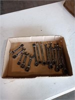 Ratcheting wrenches