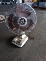Small table fan