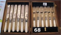 12 Pce Fish Set w/Mother of Pearl Handles