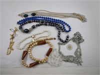 Bijoux divers: colliers et bracelet