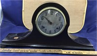 Vntg Wooden New Haven Clock Co Mantle Clock