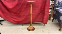 Vintage wooden plant stand. Measures 7.5 inches