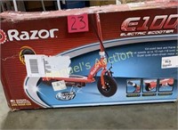 RAZOR ELECTRIC SCOOTER-E100– GOES UP TO 10 MPH