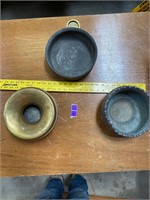 vintage brass spittoon / copper pan and bowl