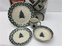 Christmas tree stoneware missing one bowl