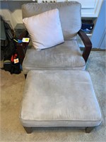 REALLY CLEAN CHAIR WITH FOOT STOOL