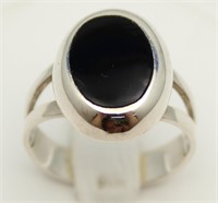 Silver and onyx ring 4.76g