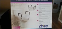 Drive raised toilet seat with removable arms