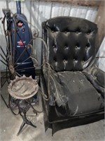 LEATHER CHAIR + VACUUM