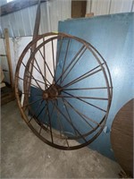 TABLE WITH WAGON WHEELS