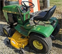 John Deere 116 Riding Mower. Working Condition