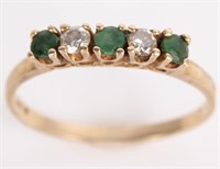 14K YELLOW GOLD DIAMOND & EMERALD RING - 0.08 CTW