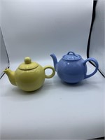 2 teapots