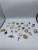 26 decorative pins