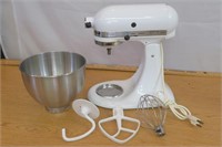 Kitchen Aid Mixer With Attachments Very Good Cond