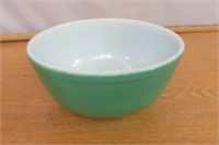 Vintage Green Pyrex Bowl  8 1/2" Across VGC