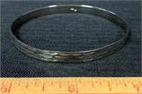 PRETTY STERLING SILVER BANGLE