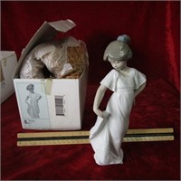 Vintage 1980's NAO by LLADRO Figurine.