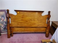 NICE WOOD BED - FULL -INCLUDES BEDDING AND RAILS