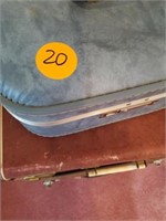 COLLECTION OF VINTAGE SUITCASES