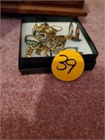 SMALL BOX OF ASSORTED LADIES RINGS