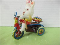 VINTAGE TIN AND CELLULOID WIND UP TOY