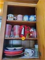 CABINET OF PLATES, GLASSES AND CUPS