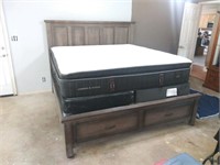 Vaughan Bassett King Size Bed with