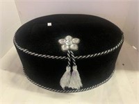 Black Velour Hat / Display Box