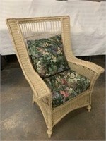 Wicker Patio Chair w/ Cushion Pillows