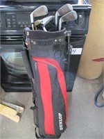 Dunlop golf bag & 5 rt. clubs