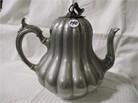 Shaw & Fisher teapot w/ flower top 8" x 9"