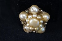 Vintage Gold Tone Brooch with Pearls